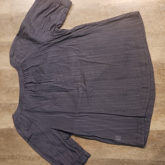 ELIZABETH AND JAMES- Short Sleeve Gray Sheer Blouse. Size XS - Picture 6 of 7